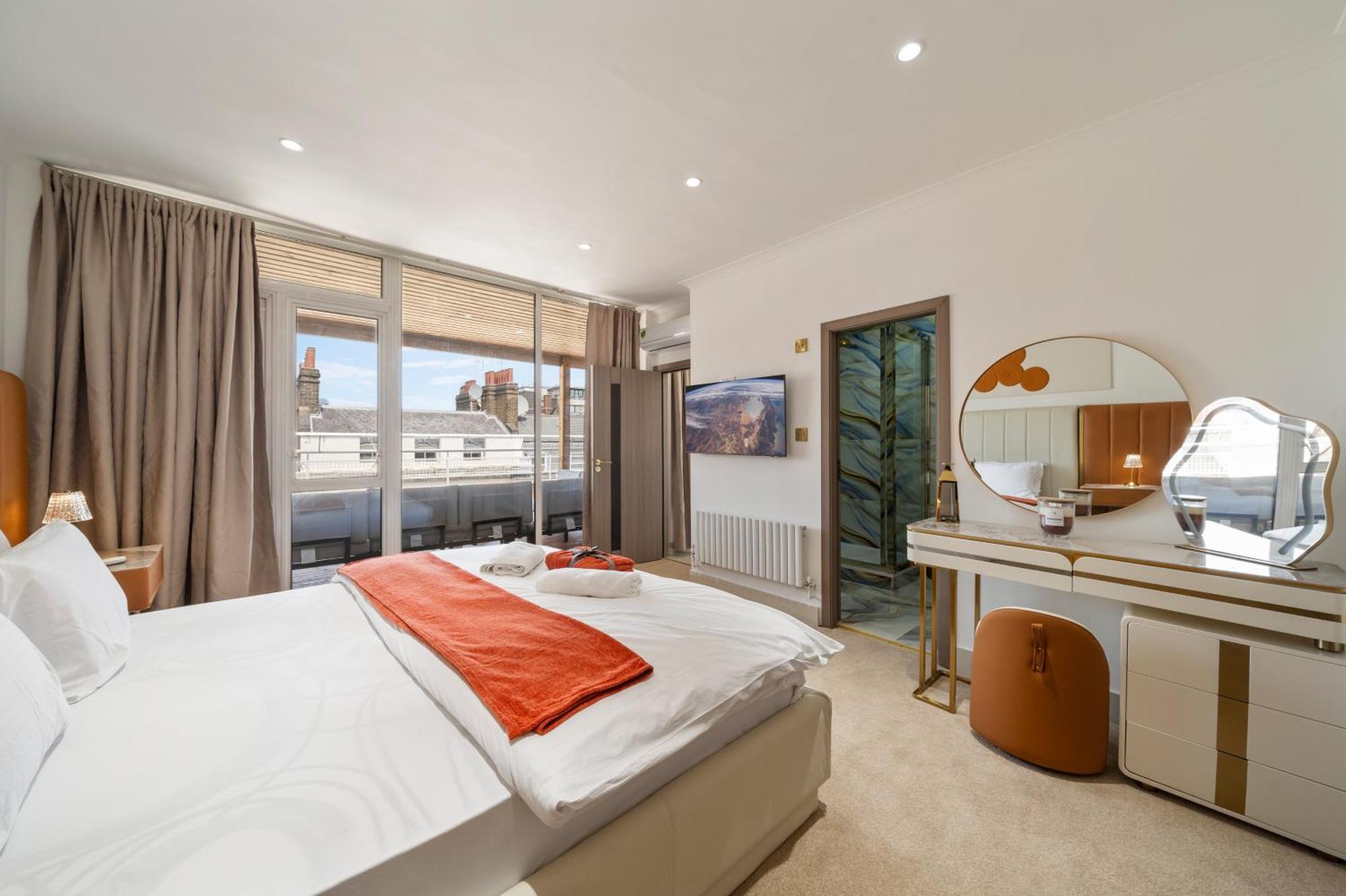Spectacular 3 Bedroom Penthouse With Private Terrace In Prestigious Mayfair H13 London